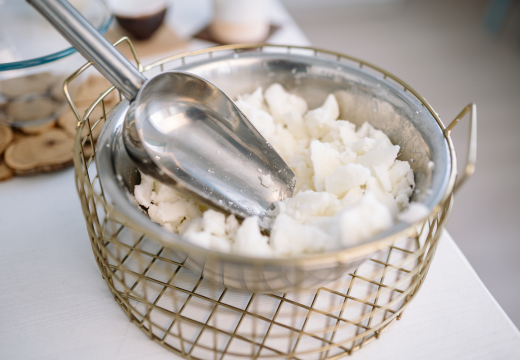 Comment faire fondre de la cire de bougie sans la surchauffer ?