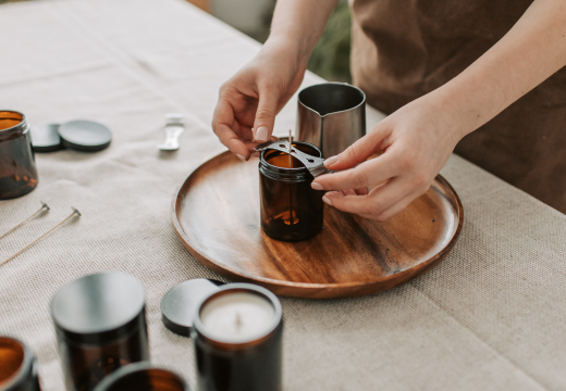 Verre, métal ou céramique : quel contenant pour bougie choisir selon votre création ?